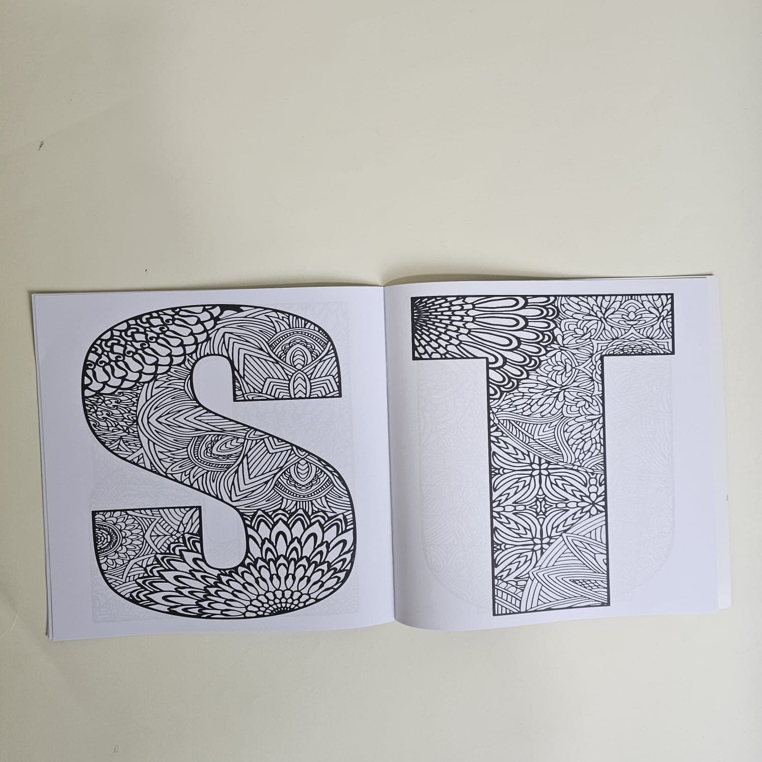 Mandala English Alphabets - كتاب تلوين الحروف الإنجليزية 2